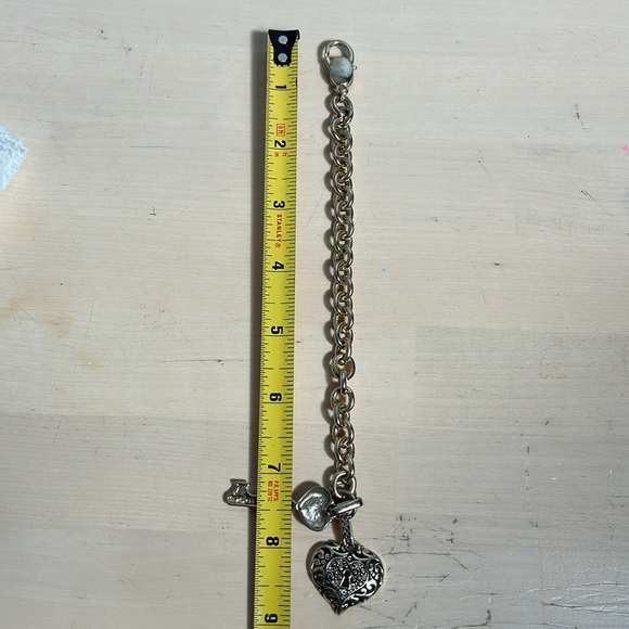 Heart and key gold tone charm bracelet 9” - Picture 11 of 12